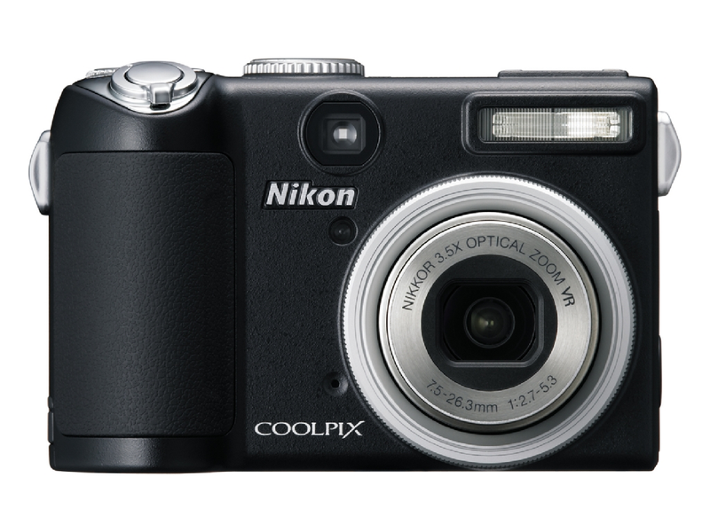 Illustration for article titled Nikon Intros Coolpix P5000 Has DSLR Brains, Point and Shoot Sensor